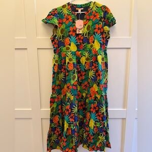 NWT BRITON COURT size XL. Short V-neck, bright colorful fruit & flower design.‎